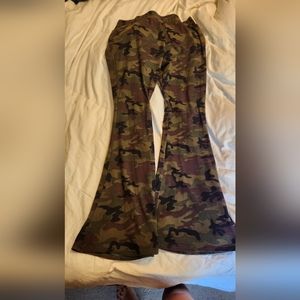 Women XL camo print stretch flare pants
